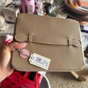 Chic Tan Leather Organizer